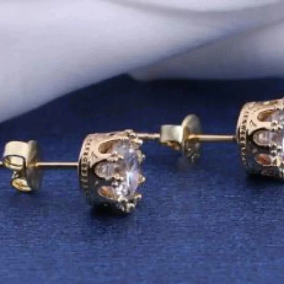 Fashion Crown Zircon Stud Yellow Gold Tone Earrings - Picture 7 of 15